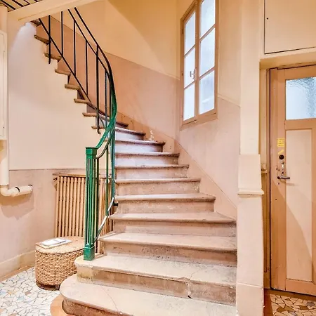 ❁ Spacious Studio Near Buttes Chaumont ❁ Paris