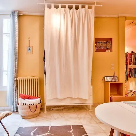 ❁ Spacious Studio Near Buttes Chaumont ❁ Lägenhet Paris